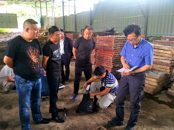 昆明理工大學(xué)地質(zhì)教授韓潤生到貴州開元進(jìn)行技術(shù)交流