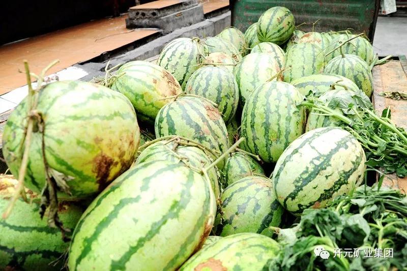 買下一整車西瓜，讓瓜農早點回家